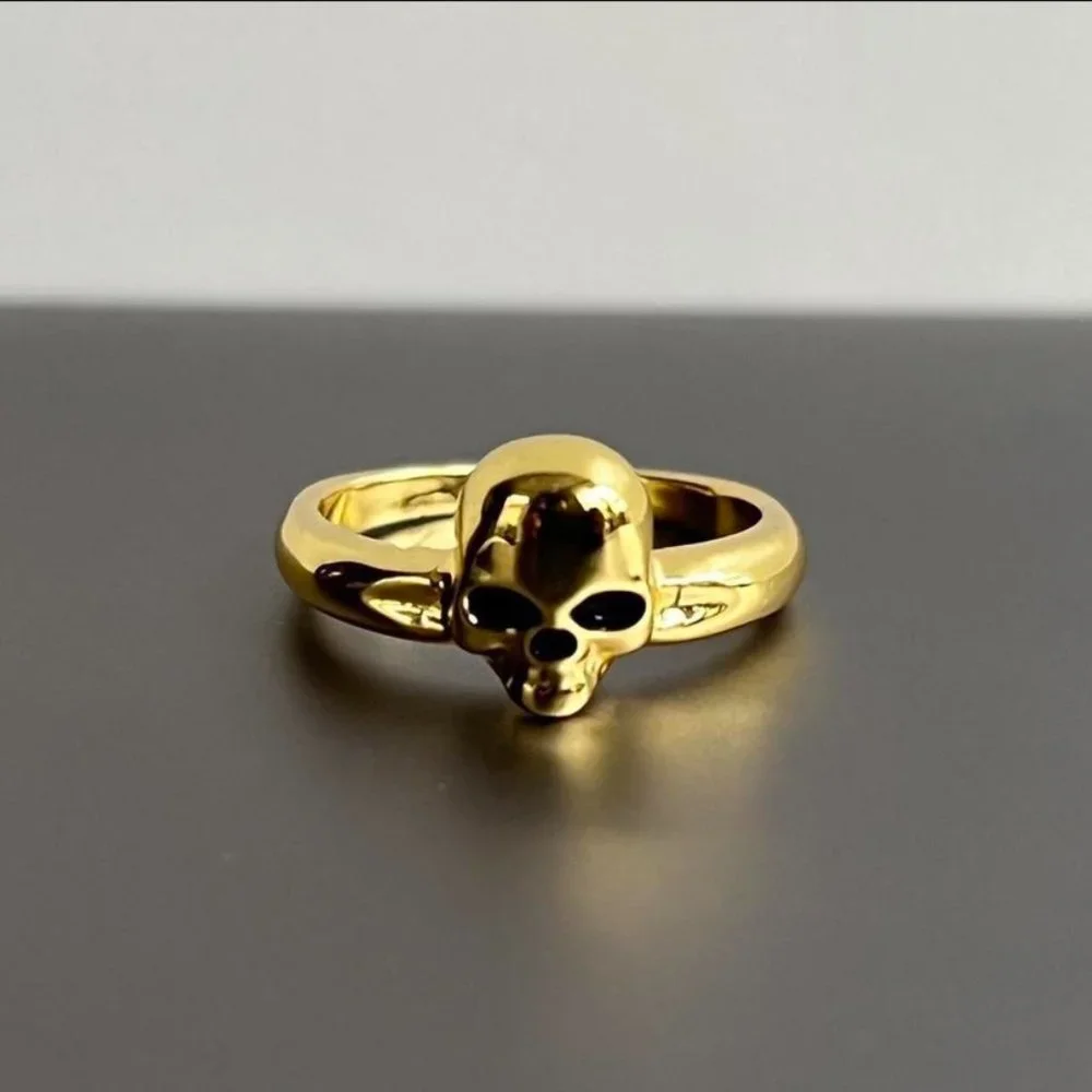 Y2K 2000s vintage retro style gold skull ring